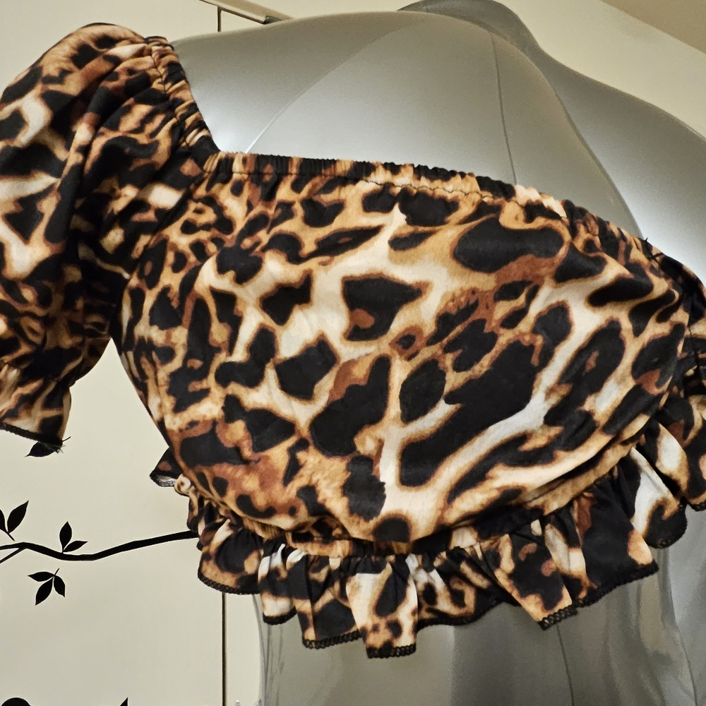 Cheetah crop top - Picture 3 of 7